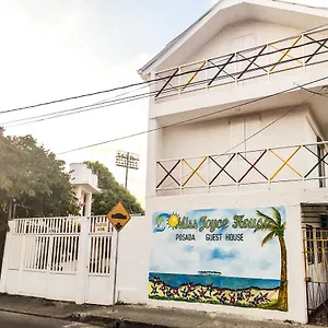 Estalagem Miss Joyce House